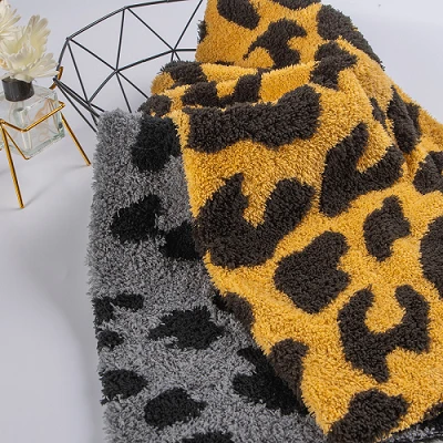 Tecido Sherpa com estampa de leopardo